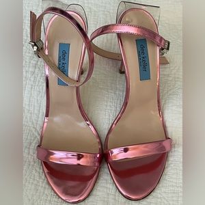 New with tags. Such a fun pair of pink heals!
